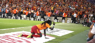 爱游戏-世界室内五人制足球赛中国队晋级八强,世界室内足球五人制比赛历届冠军